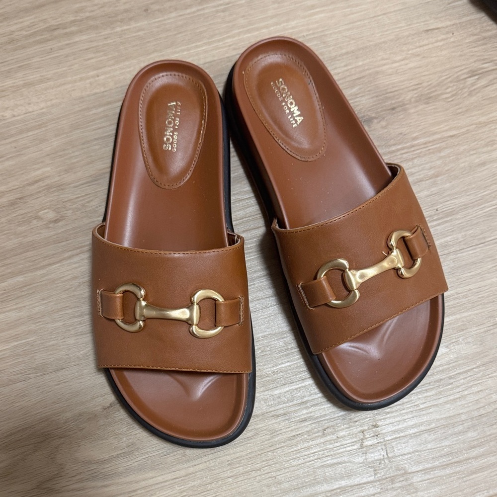 Sonoma Women's Tan Slide Sandals with Gold Detail